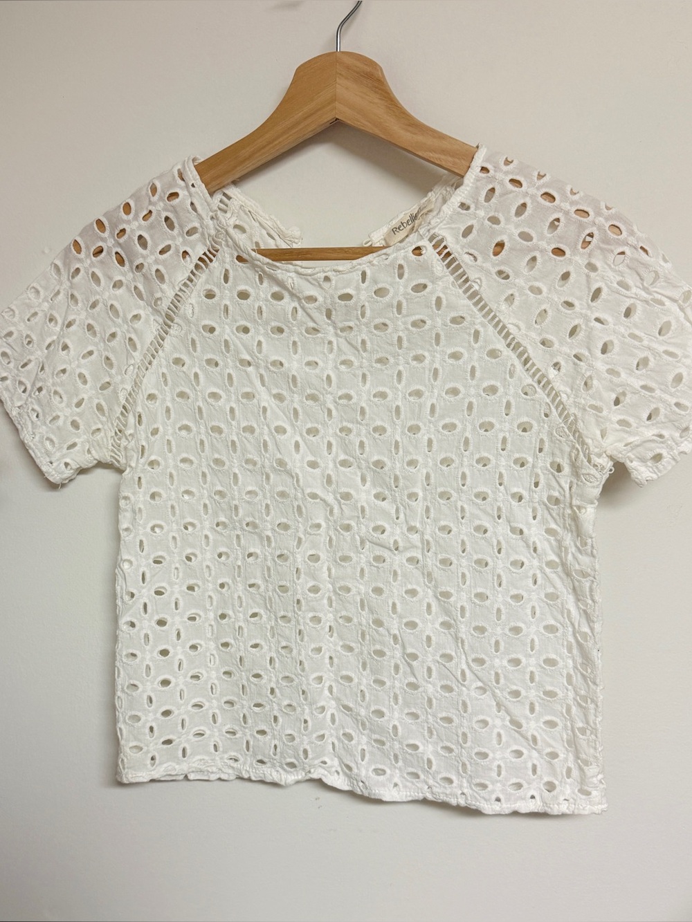 Eyelet white shell top size M